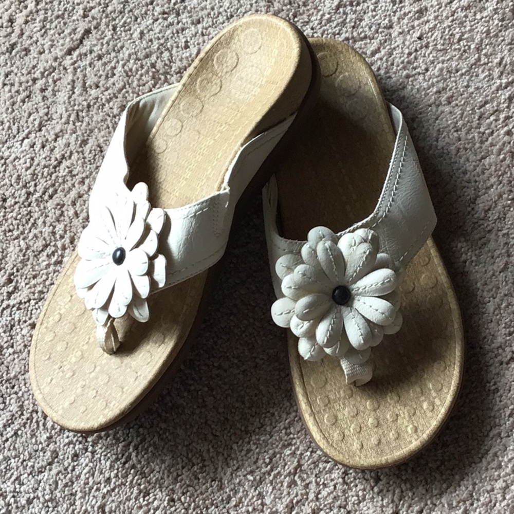 Orthaheel Cream Sandals with 3D Floral Design